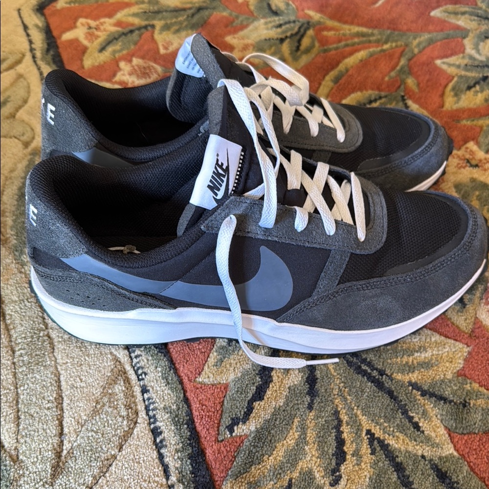 Nike Black and Gray Sneakers men size 11.5 just like new has never been worn